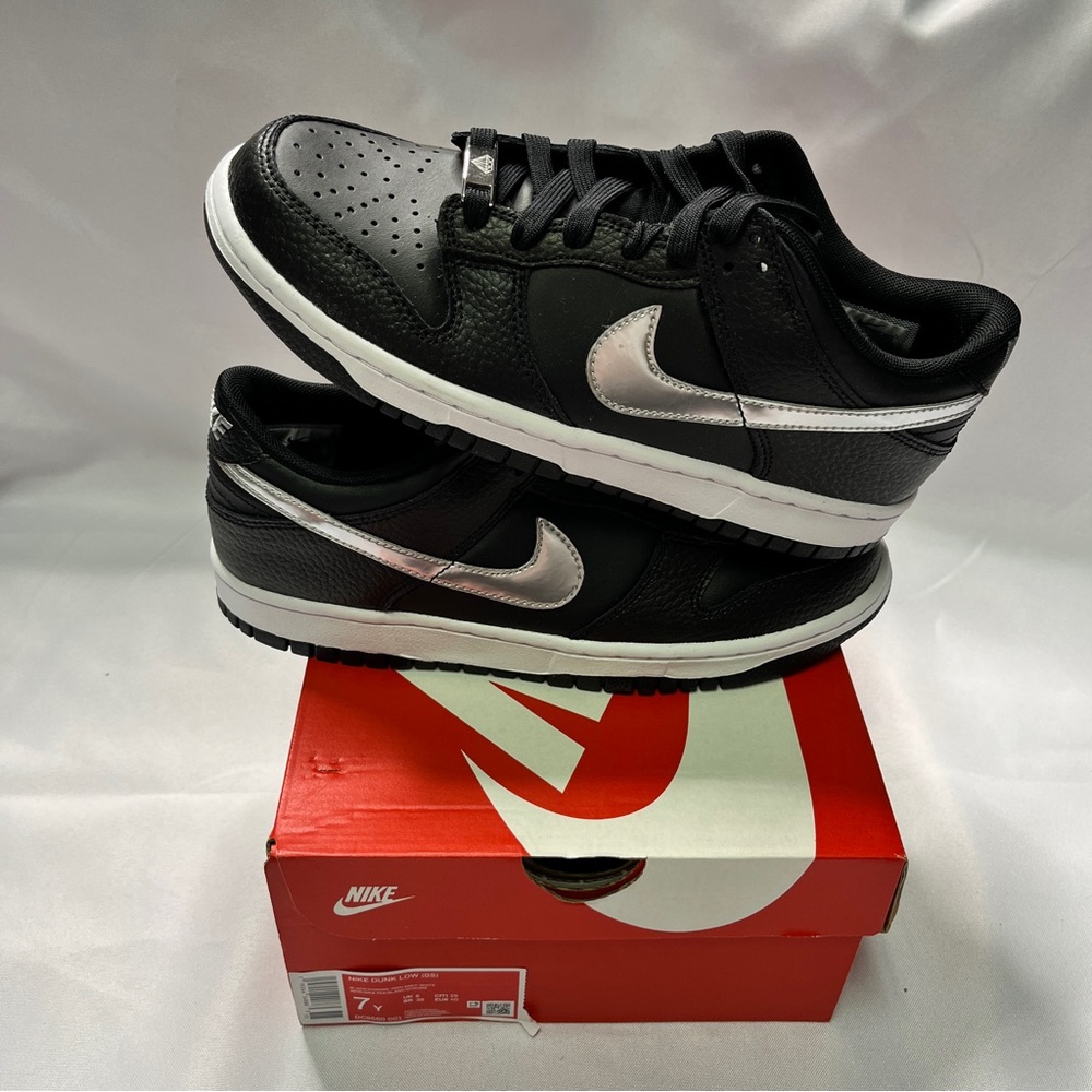 Nike Dunk Low GS 75th anniversary Spurs Black and Chrome/Silver New Size 7Y 8.5W